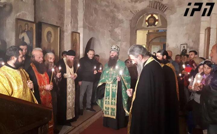 პარაკლისი მეუფე პეტრესთვის - მრევლი და სასულიერო პირები მას ჭყონდიდის საკათედრო ტაძარში ელოდებიან