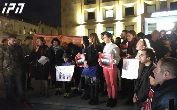 "ივლისიდან დღემდე 17-მა ახალგაზრდამ მოიკლა თავი, მათგან ყველაზე უფროსი 31 წლისაა" - აზარტული თამაშების წინააღმდეგ აქცია მიმდინარეობს