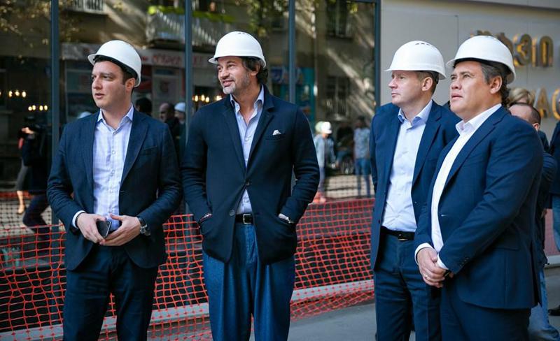 კახა კალაძის შარვალი, რომელმაც "ფეისბუქზე" მითქმა-მოთქმა გამოიწვია - "დემნა გვასალიას დაეცეს მეხი ამის გადარევისთვის"