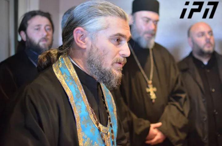 "ერთი კოვზით ზიარებას არ შევწყვეტთ... ჟურნალისტებო, ექიმებო, პოლიტიკოსებო შეეშვით ზიარების საიდუმლოს!" - დეკანოზი შალვა კეკელია