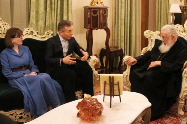 ბიძინა ივანიშვილმა და მისმა მეუღლემ ილია მეორე მოინახულეს - რაზე ისაუბრეს ექს-პრემიერმა და პატრიარქმა