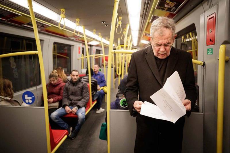 როდესაც ყოველ დილას მეტროთი პრეზიდენტთან ერთად მგზავრობ - ავსტრიის პირველი პირი დაცვის გარეშე დადის