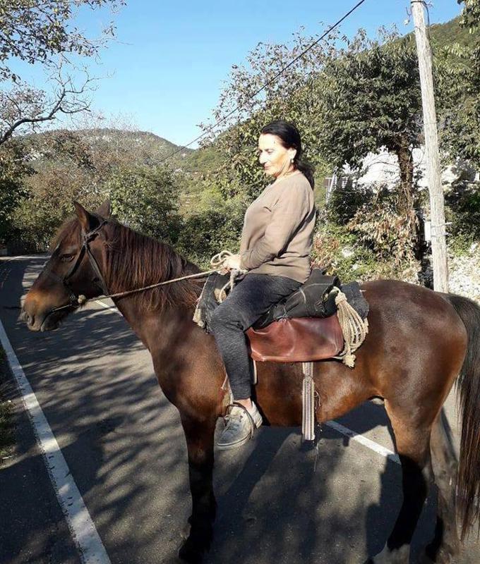 "ისრაელიდან ტურისტმა მომწერა, მსოფლიოს დედა ხართო..." - 69 წლის მსახიობის მეურნეობა სოფელ გორდში