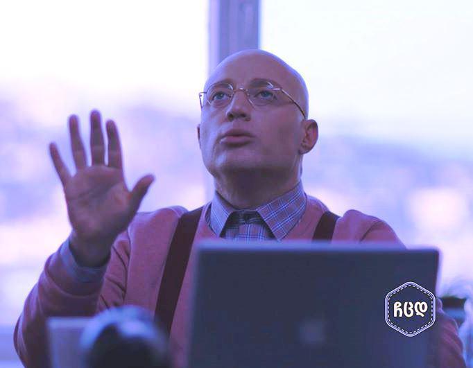 "ჩემი გმირი თავისი საქმიანობით ამაზრზენია" - როგორ მოხვდა "ტროლების ქარხნის დირექტორის" როლზე ნიკა ქავთარაძე