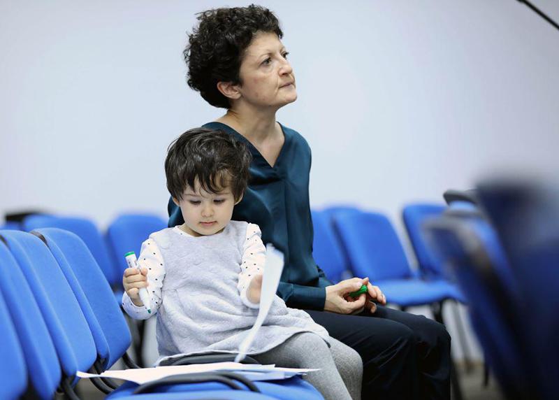 მერიკო მთავრობისა და პარლამენტის შეხვედრაზე - თეა წულუკიანი "ქართული ოცნების" ოფისში შვილთან ერთად მივიდა