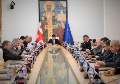 უმრავლესობა ბიუროს სხდომის ჩასატარებლად ემზადება - პარლამენტში ჟურნალისტებს არ უშვებენ