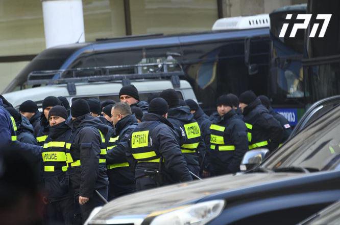 პოლიციამ აქციის მონაწილეებს დასაშლელად 30 წუთი მისცა