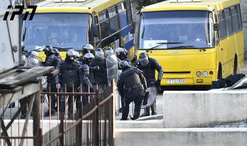 პარლამენტის მიმდებარე ტერიტორიაზე სპეცრაზმი გამოჩნდა