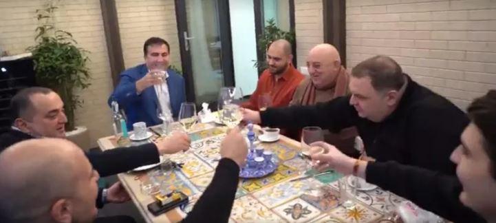 "მადლობელი ვარ გუბაზის, ვალერის, ჩვენი ბიჭების" - მიხეილ სააკაშვილი გუბაზ სანიკიძეს და ვალერი გელბახიანს შეხვდა