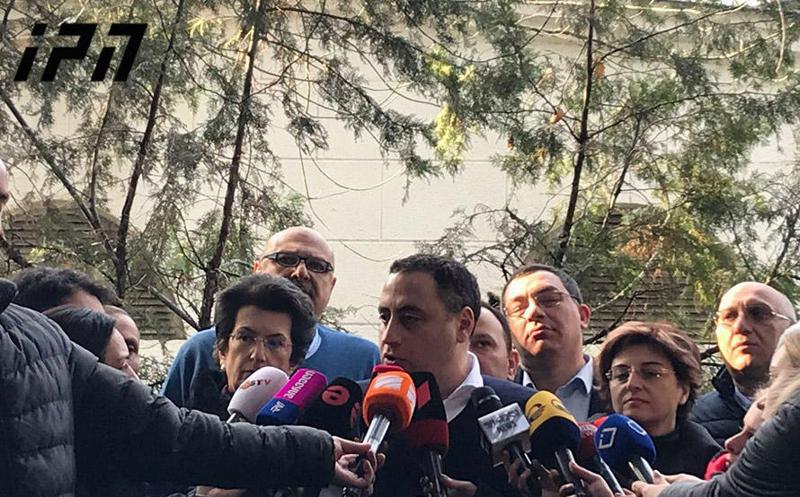 ვინ "ჭამს" იმას, რომ 6 თვის მერე პლებისციტს ჩაატარებენ -  რას სთავაზობს პარლამენტს  გაერთიანებული ოპოზიცია