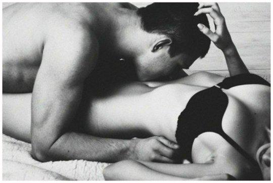 24 მარტივი საქციელი, რომლითაც ნებისმიერ გოგოს "დაადნობთ"