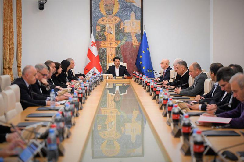 "ეს არის პარლამენტი, ეს არ არის სალობიე" - საკანონმდებლო ორგანოში უმრავლესობა სხდომას მართავს