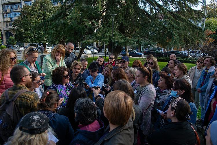 ტრენინგს ბათუმის ცნობილი შენობების შესახებ ათეულობით გიდი ქალაქის ქუჩებში დაესწრო