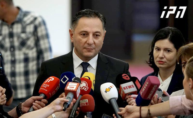 "გვლანძღავენ, რომ როგორ შეიძლება წყალი სიცივეშიო - ახლა ვცდილობთ, გავათბოთ" - ვახტანგ გომელაური აქციის წყლის ჭავლით დაშლაზე