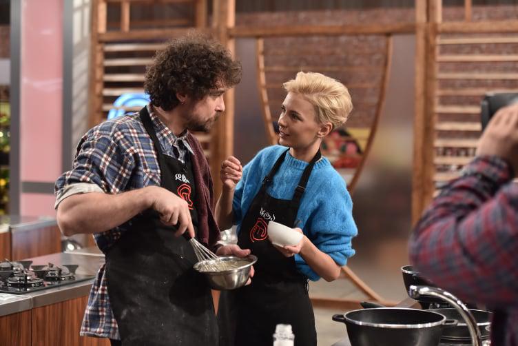 "შენსა და მარტას შორის რამე ხდება?" - დიმუ მენაბდე ყვება, რა ამბები ტრიალებს "მასტერშეფის" სამზარეულოში, როცა კამერები გამორთულია