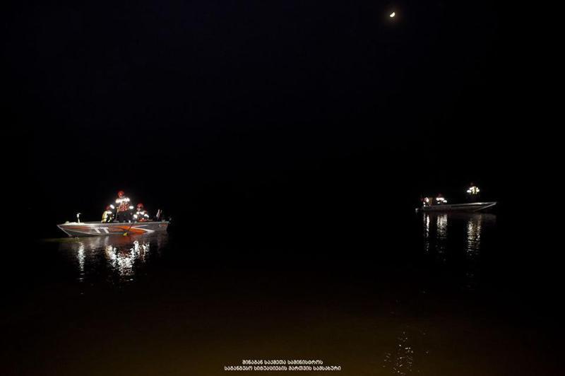 ჯანდარის ტბაზე დაკარგულ სიძე-ცოლისძმას მესამე დღეა 55 ქართველი და აზერბაიჯანელი მაშველი ეძებს