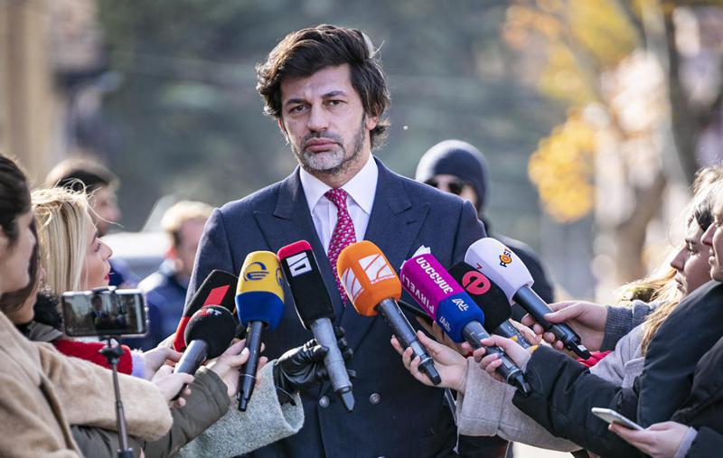 კახა კალაძე - ზოგიერთი მაჟორიტარი იმუქრება, რომ თუ უმრავლესობა სრულად მაჟორიტარულ საარჩევნო სისტემაზე გადასვლას მხარს არ დაუჭერს, ისინი პარტიას დატოვებენ