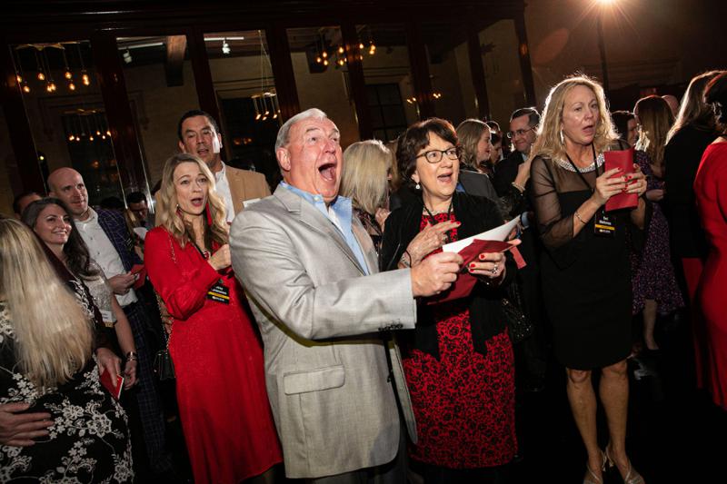 50 000 დოლარი თითოეულ თანამშრომელს - კომპანიის შოკისმომგვრელი საახალწლო სიურპრიზი