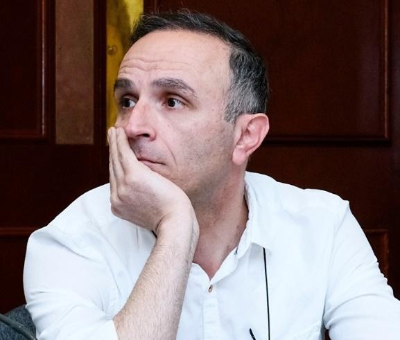 "როდესაც მოზარდი სიკვდილს ებრძვის, მიმძიმს ამაზე საუბარი" - რას წერს "მწვანე სკოლის" დირექტორი 15 წლის ბიჭის თვითმკვლელობის მცდელობის საქმეზე