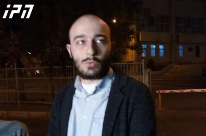 ადვოკატი - სკოლის უსაფრთხოების მენეჯერი ჩვენებაში ადასტურებს, რომ მოზარდს გამოკითხვისას მისი ძმისთვის პრობლემების შექმნით ემუქრებოდნენ