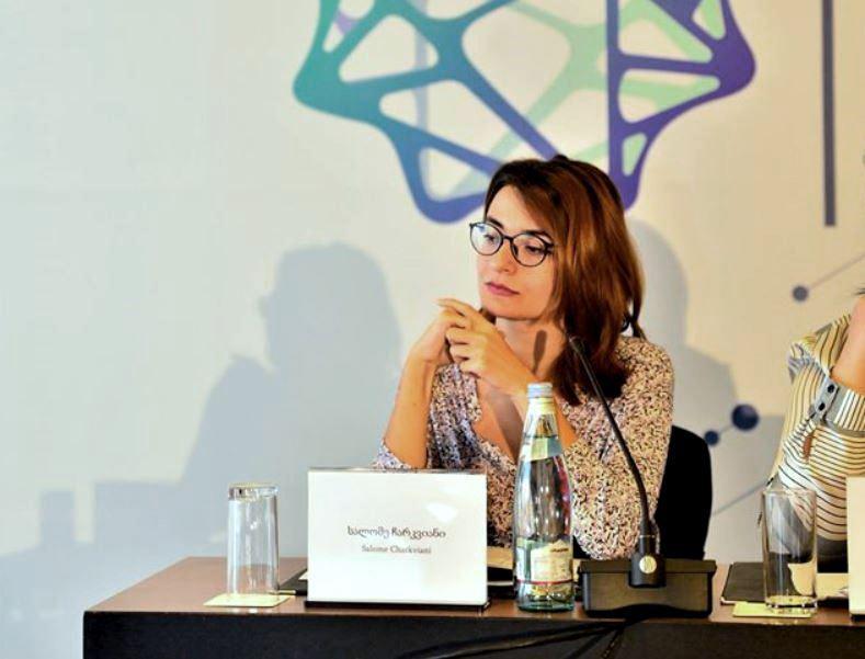 "მშობლებო, გაგიკვირდათ? მე არ გამკვირვებია, იმიტომ რომ ყოველდღე მიწევს თქვენი აგრესიისგან თქვენივე შვილების დაცვა..."