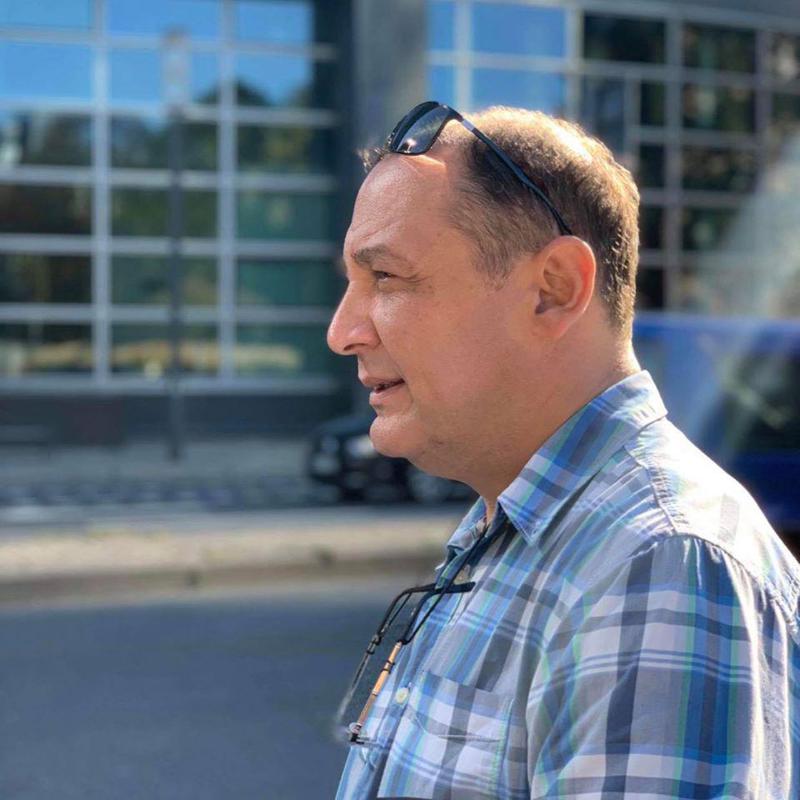 "მაპატიე შვილო..." - რას წერს “მწვა­ნე სკო­ლის” დი­რექ­ტორ­ი გარდაცვლილ მოზარდზე