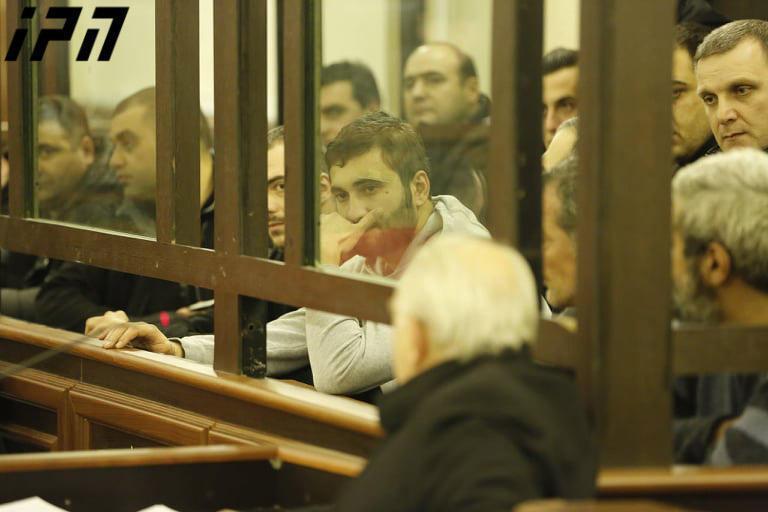 ცოტნე გამსახურდიას საქმეზე დაკავებულ 4 პირს პატიმრობა შეეფარდა - ფოტოები სასამართლო დარბაზიდან