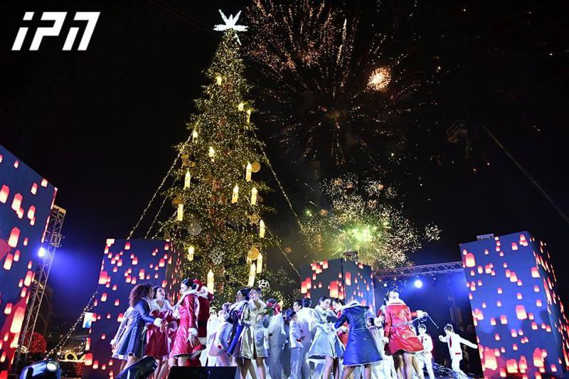 დედაქალაქის მთავარი ნაძვის ხე საზეიმოდ აინთო (ფოტო)