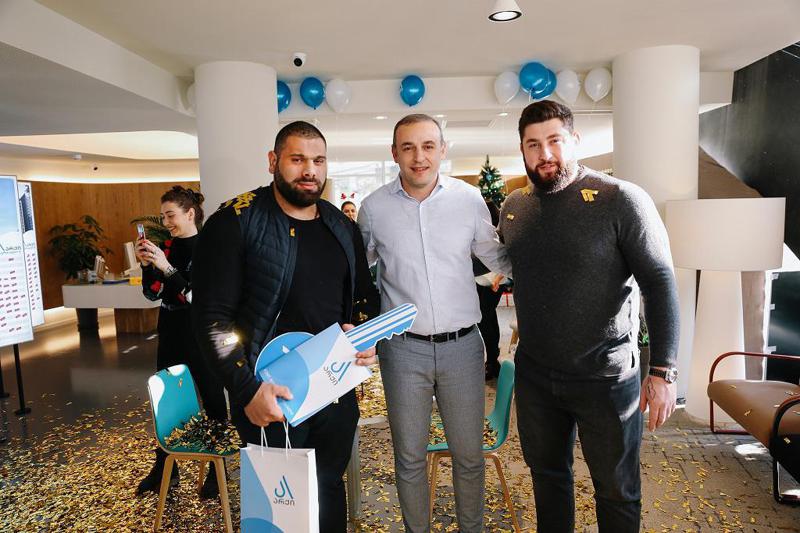 "არქიმ" "ჰალკს" საჩუქრად ბინა გადასცა