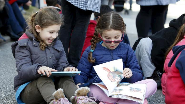 საქართველოში ბავშვების 44%-ს საბავშვო წიგნები არ აქვს - სპეციალისტი გირჩევთ, რომელ ასაკში რა უნდა წაუკითხოთ პატარებს