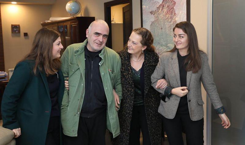 ვაჟა გაფრინდაშვილი გათავისუფლების შემდეგ, ოჯახთან ერთად (ფოტოები)