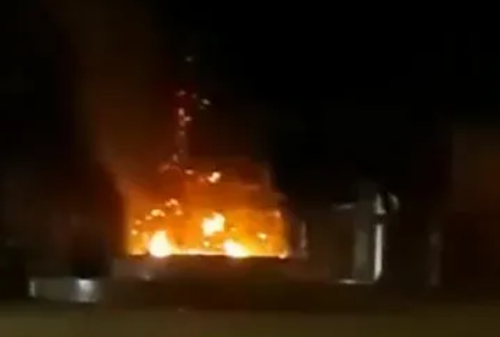 დედოფლისწყაროში ქალაქის მთავარი ნაძვის ხე დაიწვა