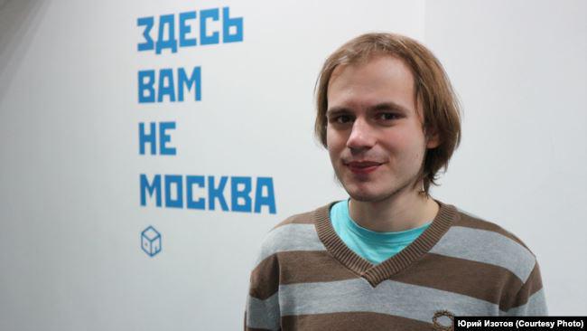 ვინ არის რუსი ჟურნალისტი, რომელიც საქართველოს მთავრობას თავშესაფარს სთხოვს