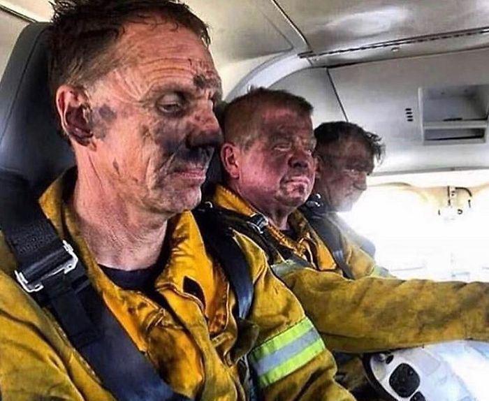 "როცა უყურებ, როგორ იწვის შენს თვალწინ დედამიწა" - უმძიმესი ფოტოები, რომლებიც ავსტრალიის ხანძრის ჯოჯოხეთს ასახავს