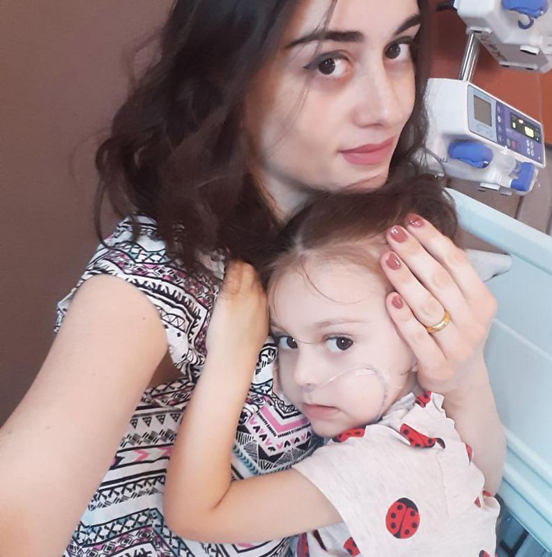 "ყოველდღე მხვდება უცხო ადამიანების დატოვებული საჩუქრები..." - რას წერს ანიტა ფაცაციას დედა