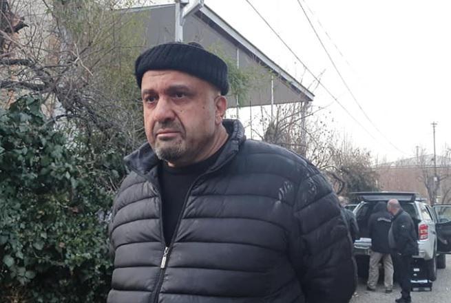 თელავის უნივერსიტეტის პროფესორი მეზობელს თავდასხმაში ადანაშაულებს - "ვფიქრობ, ეს ყველაფერი მერის განწყობას უკავშირდება"