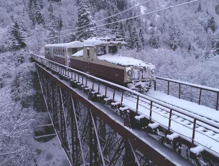 ბაკურიანში წასვლისას ამ ხიდზე ბევრს გაუვლია, მაგრამ ცოტამ თუ იცის რა საერთო აქვს მას "ეიფელის კოშკთან"