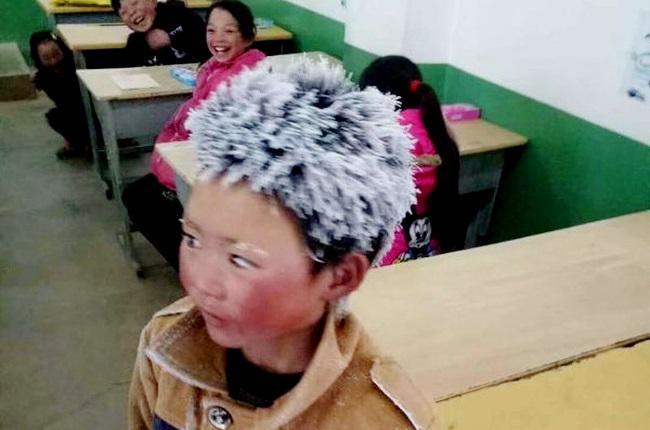 ბიჭუნას, რომელმაც გამოცდაზე მისასვლელად 5 კილომეტრი ფეხით იარა, თმა გაეყინა - ჩინელი მოსწავლის სულისშემძვრელი ამბავი