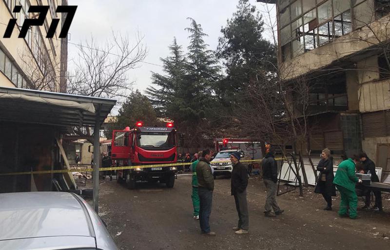 ყოფილი "მიონის" შენობაში ხანძარს ერთი ადამიანი ემსხვერპლა - მამაკაცს ელექტროკაბელები დაეცა