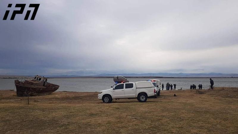 მაშველები ცხენისწყალში ორ მამაკაცს ეძებენ, რომლებიც მდინარეში ავარიის შედეგად გადავარდნენ