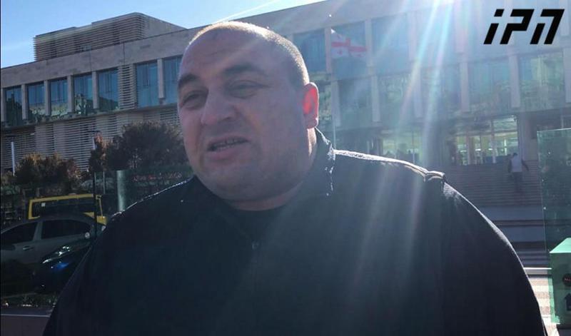 მაიორი, რომელიც კიტა იზორიას დაკავების ვიდეოში ფიგურირებს, სუს-ის უფროსს მიმართავს - "დაანებეთ თავი ჩემი ოჯახის თვალთვალს"