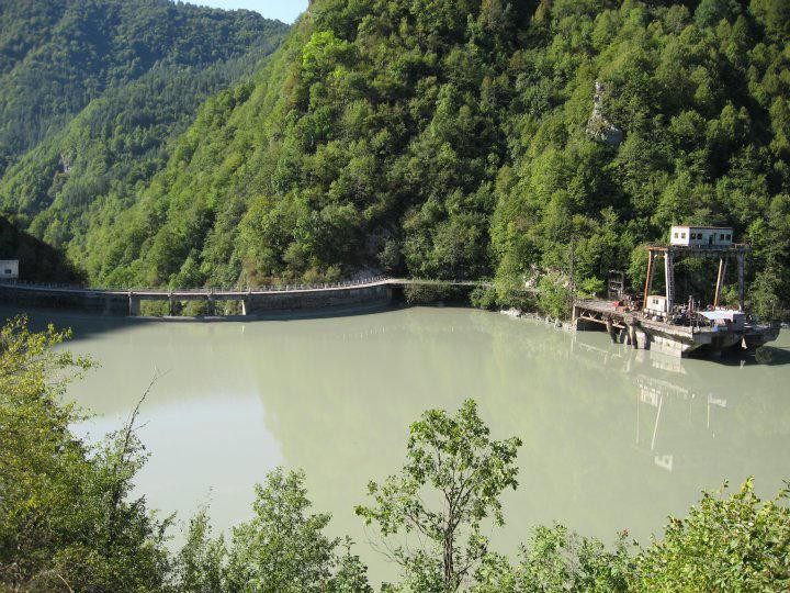 მაშველებმა მდინარე ლაჯანურადან 25 წლის მამაკაცის ცხედარი ამოიყვანეს