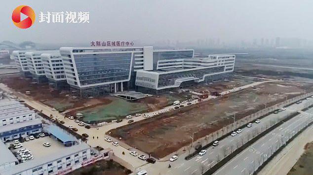 ჩინელებმა ორ დღეში დაასრულეს შენობის რეკონსტრუქცია, სადაც კორონავირუსით დაავადებულთათვის 1000-საწოლიანი კლინიკა  გაიხსნა