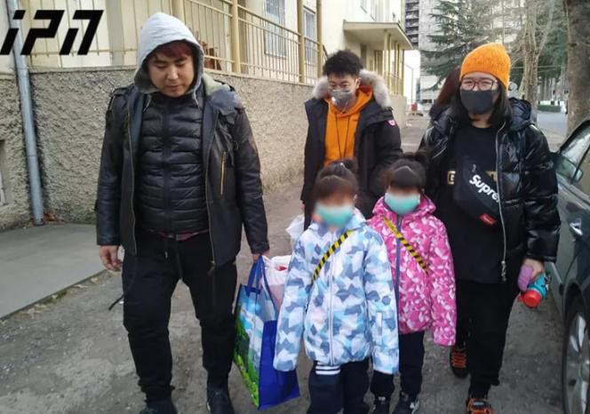 ჩინეთის მოქალაქე მცირეწლოვანი ტყუპები თავს კარგად გრძნობენ - მათ ინფექციური საავადმყოფო უკვე დატოვეს