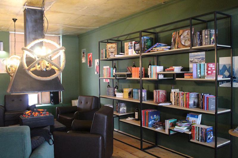 #შექმენიბიბლიოთეკა - კამპანიის  ფარგლებში, "სასტუმრო ტერასა 8 მგზავრებში" ლიტერატურული კაფე გაიხსნა