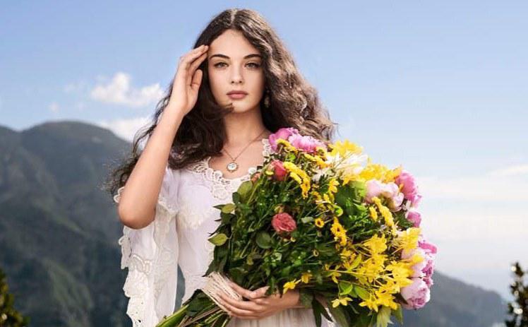 მონიკა ბელუჩის  ქალიშვილის თვალისმომჭრელი სილამაზე - ახალი ფოტოები  Dolce & Gabbana-ს  რეკლამიდან