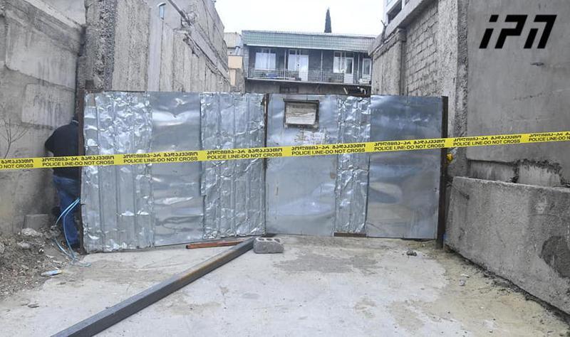 მშენებარე კორპუსიდან ორი ადამიანი გადმოვარდა - ერთი დაიღუპა, მეორე კი საავადმყოფოში გადაიყვანეს