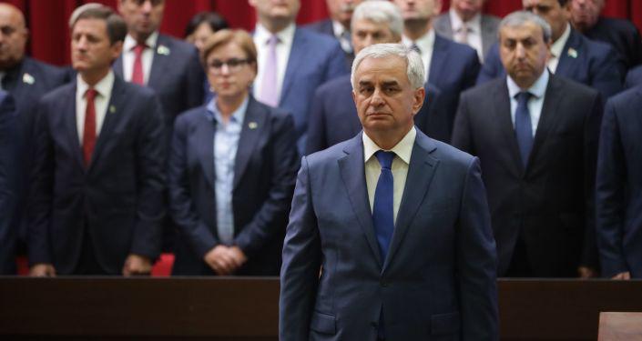 "ქართველ ქურდებთან ახლობლობა ხაჯიმბას მთავარი შეცდომა იყო..." - ყოფილ პრეზიდენტს თანაგუნდელები განუდგნენ