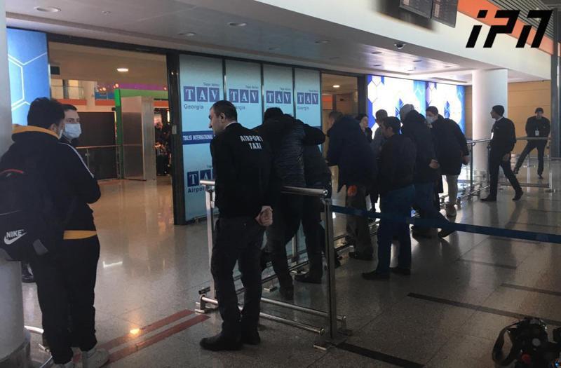ჩინეთში მყოფი საქართველოს სამი მოქალაქე თბილისშია - მათ აეროპორტში სპეციალური შემოწმება გაიარეს