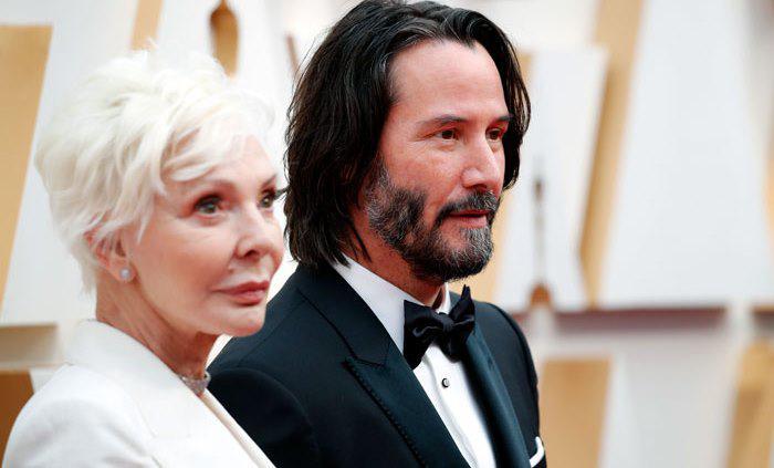 კიანუ რივზის დედამ წითელ ხალიჩაზე ვარსკვლავები დაჩრდილა - 76 წლის პატრიცია ტეილორის შთამბეჭდავი ვიზუალი